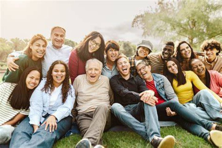 a group of people who settle far from home but keep ties with their home country
