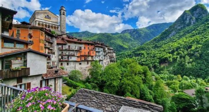 how did mountains affect life in italy