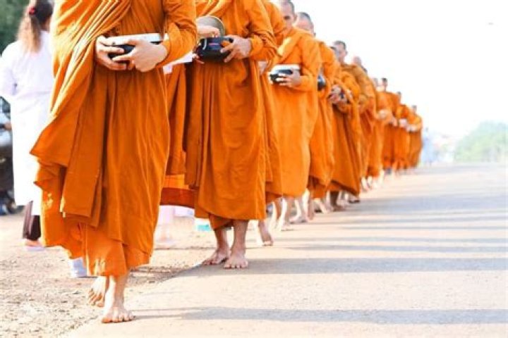 how do you become a buddhist