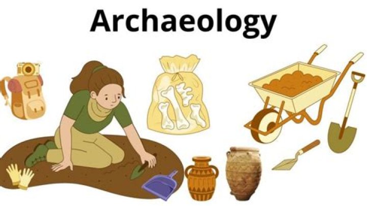 how does forensic archaeology differ from traditional archaeology?