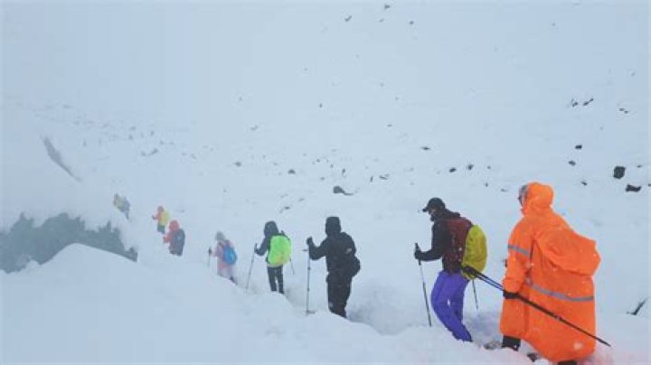how is there snow on mount everest