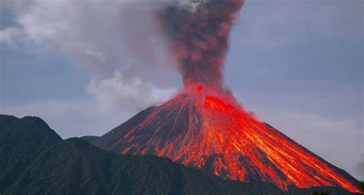 how long do volcanoes erupt for