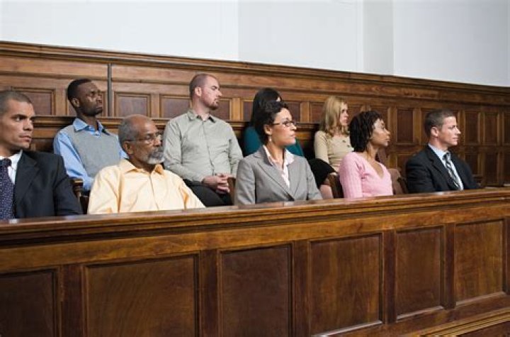 how many jurors in federal court