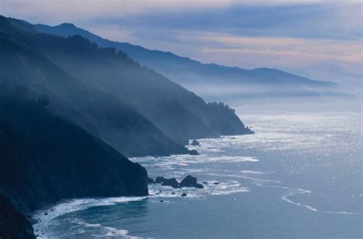 how many states border an ocean