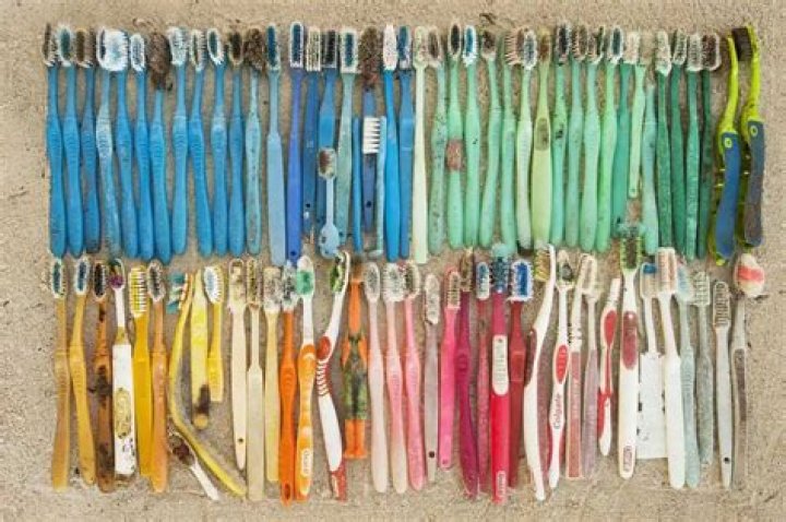 how many toothbrushes are thrown away each year