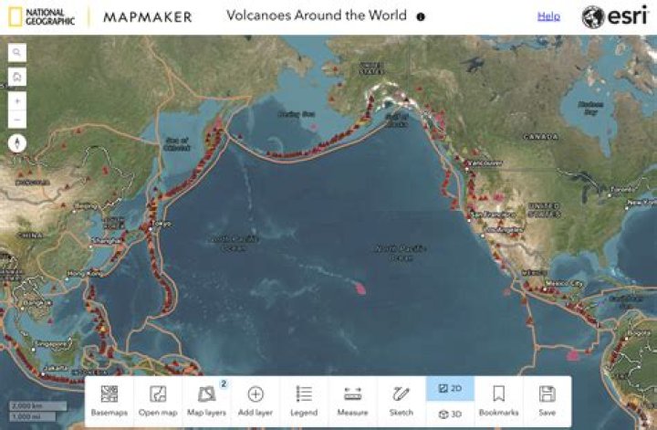 how many volcanoes are located on the japanese islands