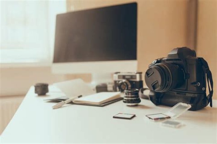 how much does a real estate photographer make