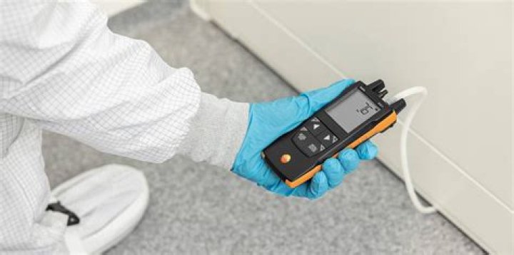 how to measure room pressure