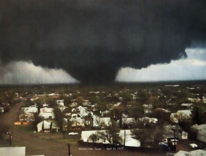 how warm does it have to be for a tornado