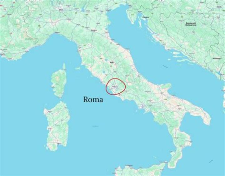 rome is located on what peninsula?