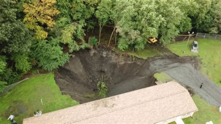 sinkholes form when the roof of a cavern collapses.