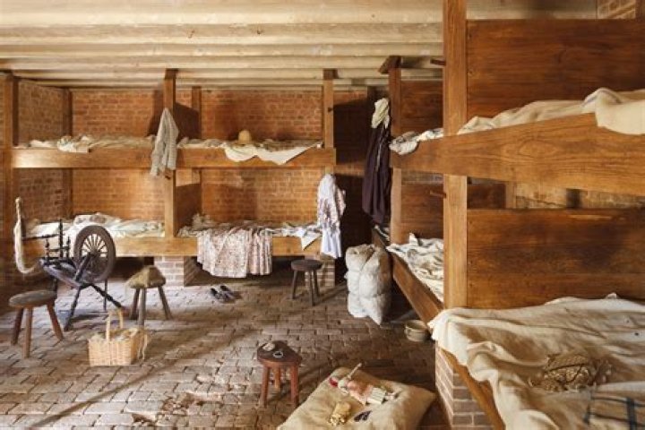 what did slave quarters look like