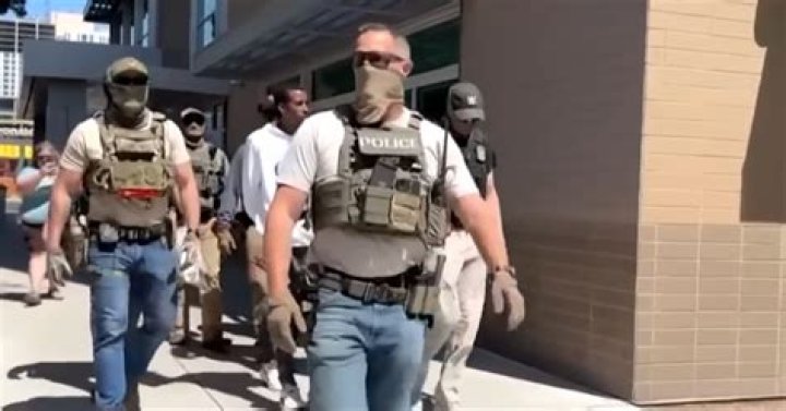 what do ice agents wear
