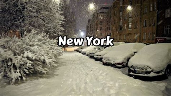 what does the temperature have to be to snow