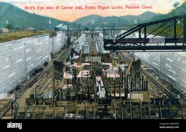 what does this photograph demonstrate about the construction of the panama canal?