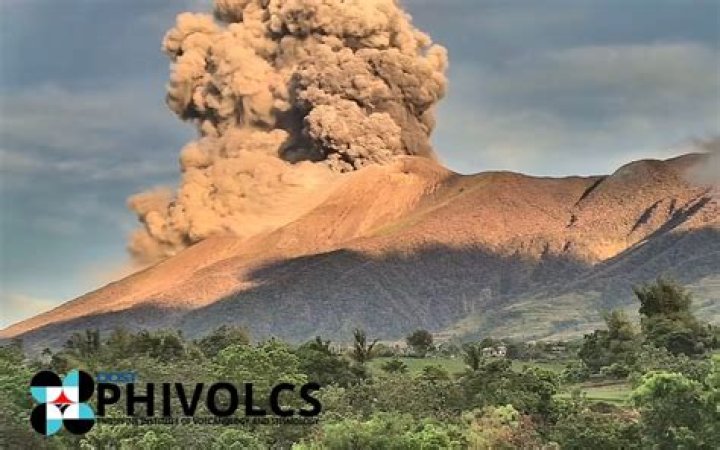 what is an explosive eruption