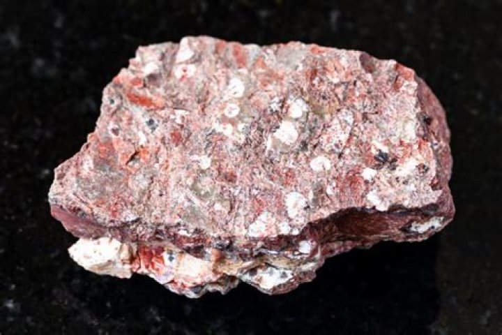 what is the grain size of rhyolite