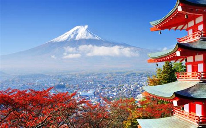 what is the highest mountain peak in japan?