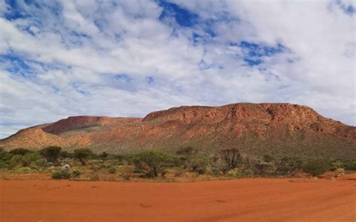 what is the largest rock in the world