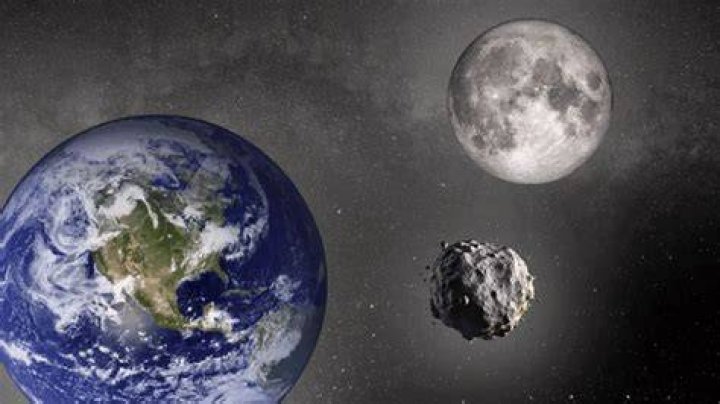 what is the name of earth's moon