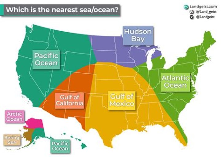 what oceans surround the united states