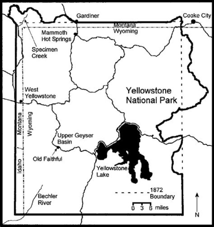what plate boundary is yellowstone on