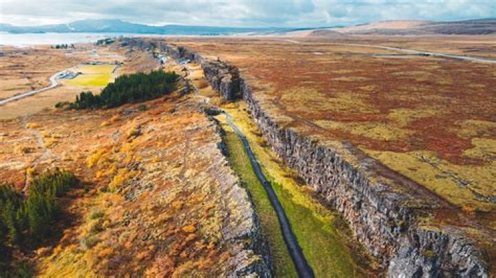 what tectonic plate is yellowstone on