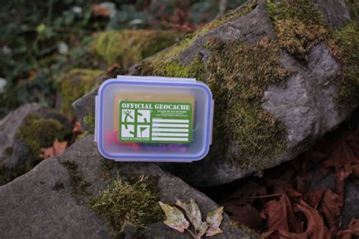 what to put in a geocache container