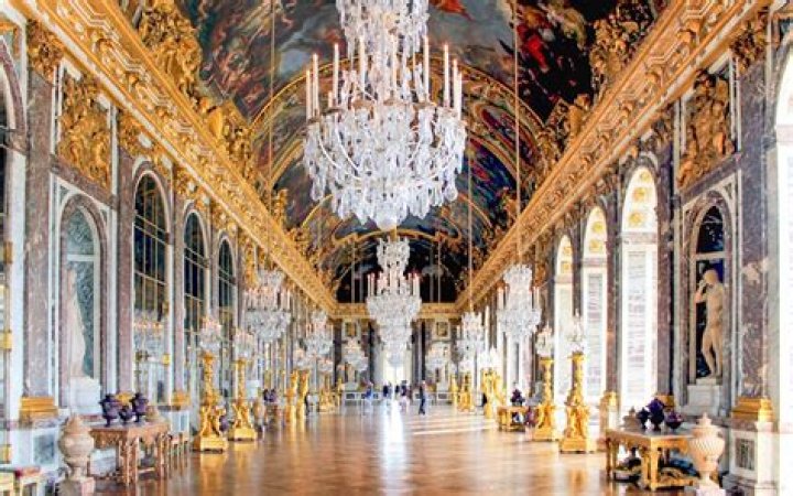 what was the hall of mirrors referred to earlier
