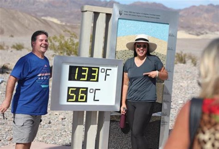 when does the highest temperature of the day occur