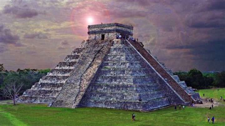 when were mayan pyramids built