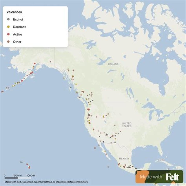 where are volcanoes located in the united states
