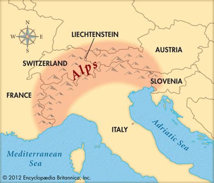 where is alps mountains located