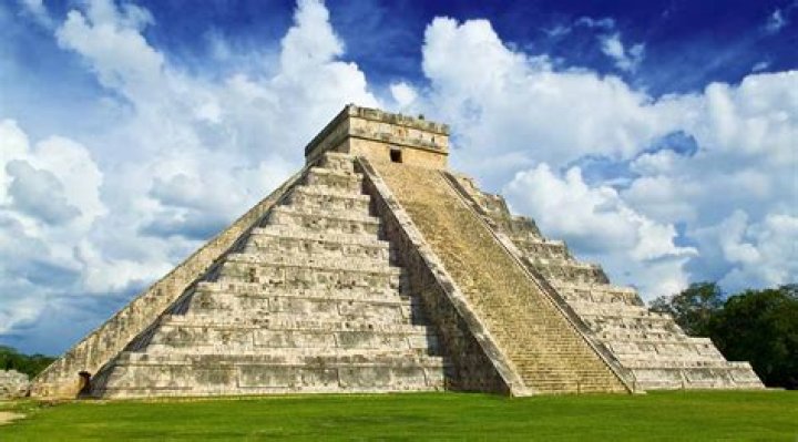 where is el castillo located