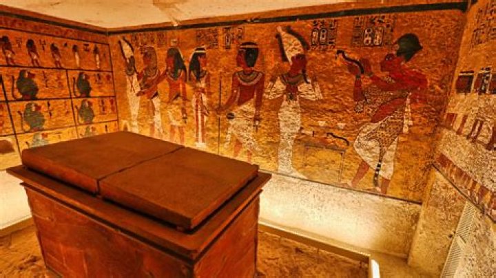 who is king tut's wife