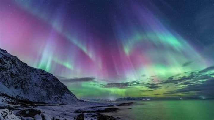 why are the northern lights only in the north