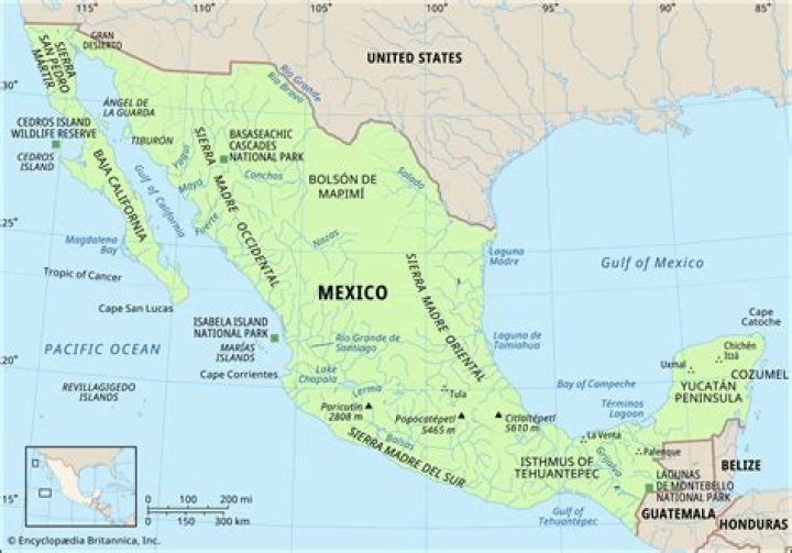 why does mexico have few major rivers and natural lakes?