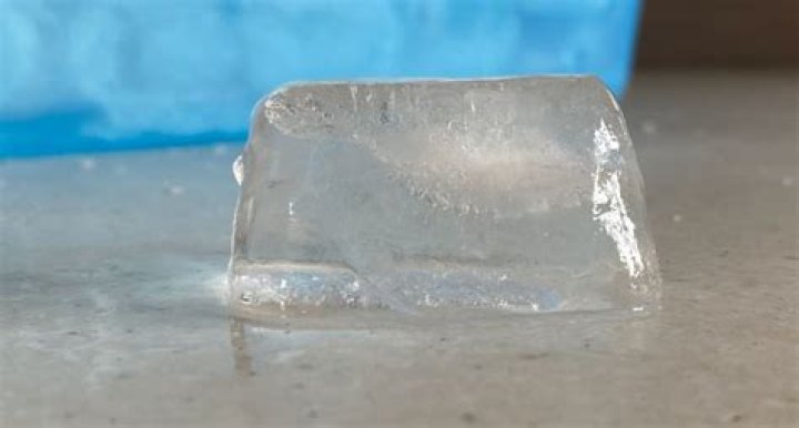 why is ice white in the middle